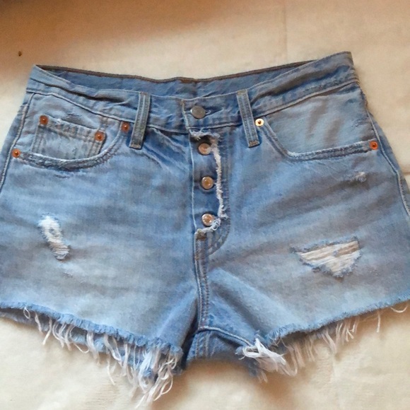 LEVI JEAN SHORTS 🦋 - Picture 4 of 6